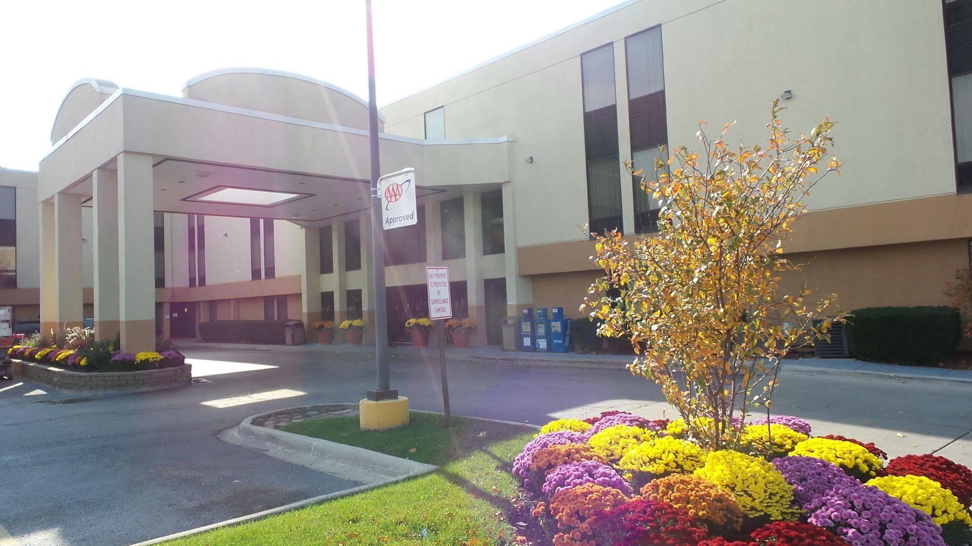 Comfort Inn Convention Center-Chicago O'Hare Airport Des Plaines Exterior photo